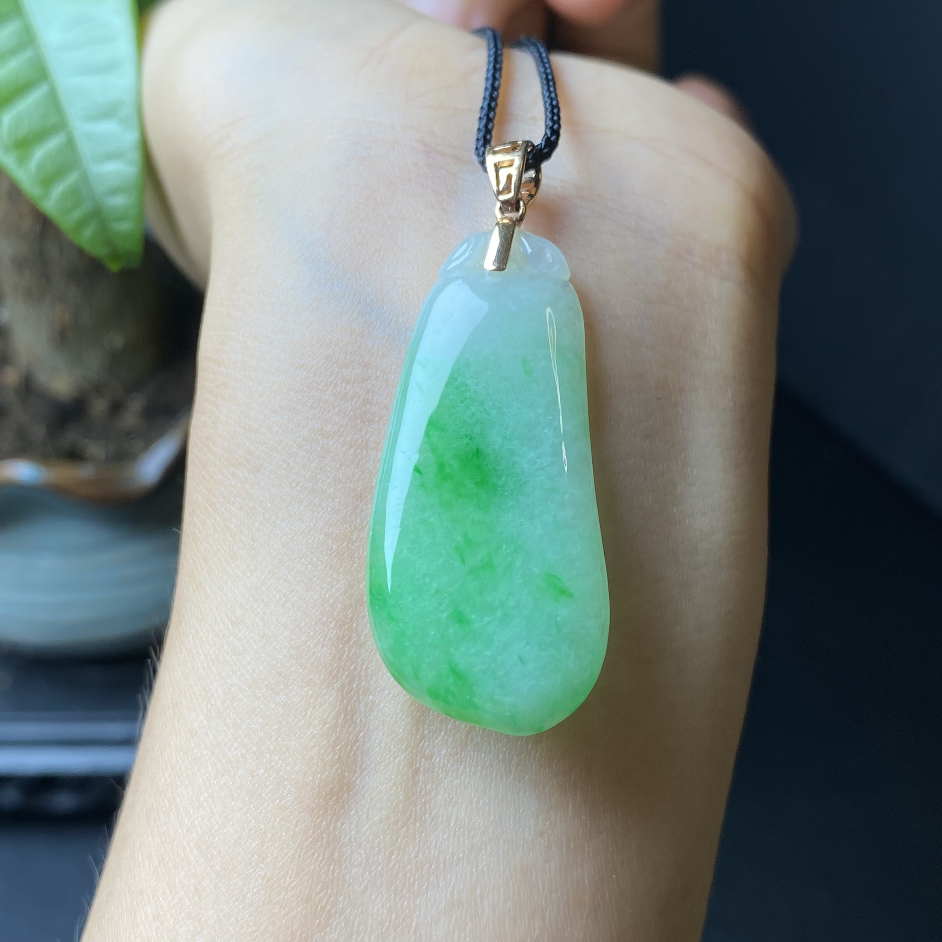 掌中翠缅甸天然翡翠冰种阳绿福瓜18k金镶嵌挂件吊坠 0074