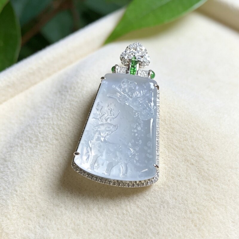 翡翠A货18K金双盖镶嵌玻璃种木纳雪花棉鹿牌一路平安吊坠 0202