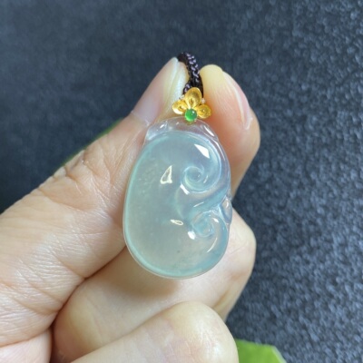 缅甸翡翠A货冰种浅绿色如意吊坠挂件18K金镶嵌 0122