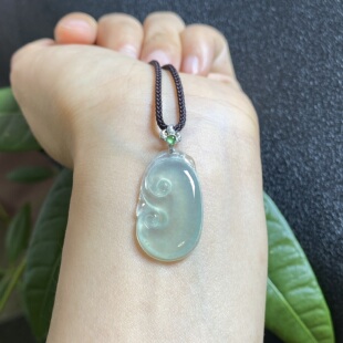 缅甸翡翠A货冰种浅绿色如意吊坠挂件18K金镶嵌 0191