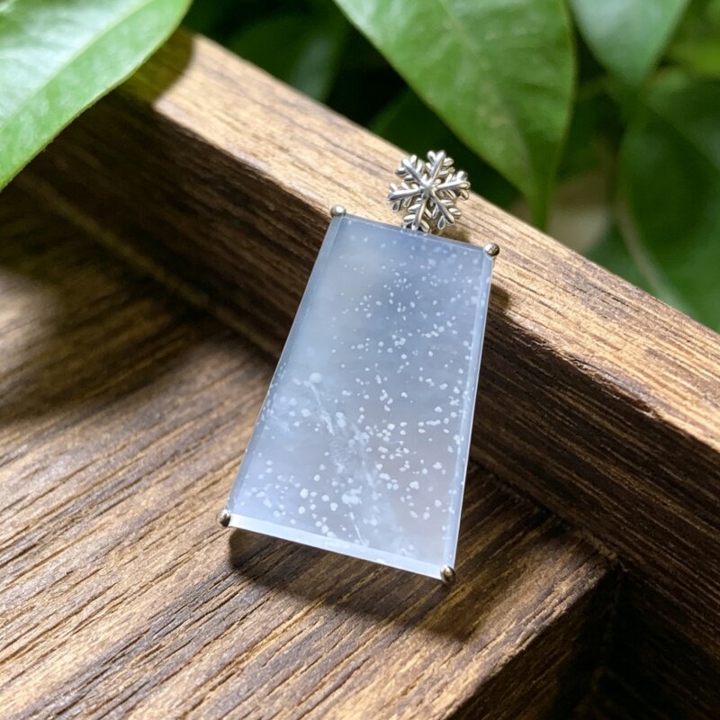 缅甸天然翡翠高冰种木纳雪花棉平安无事牌18k金镶嵌吊坠 0886