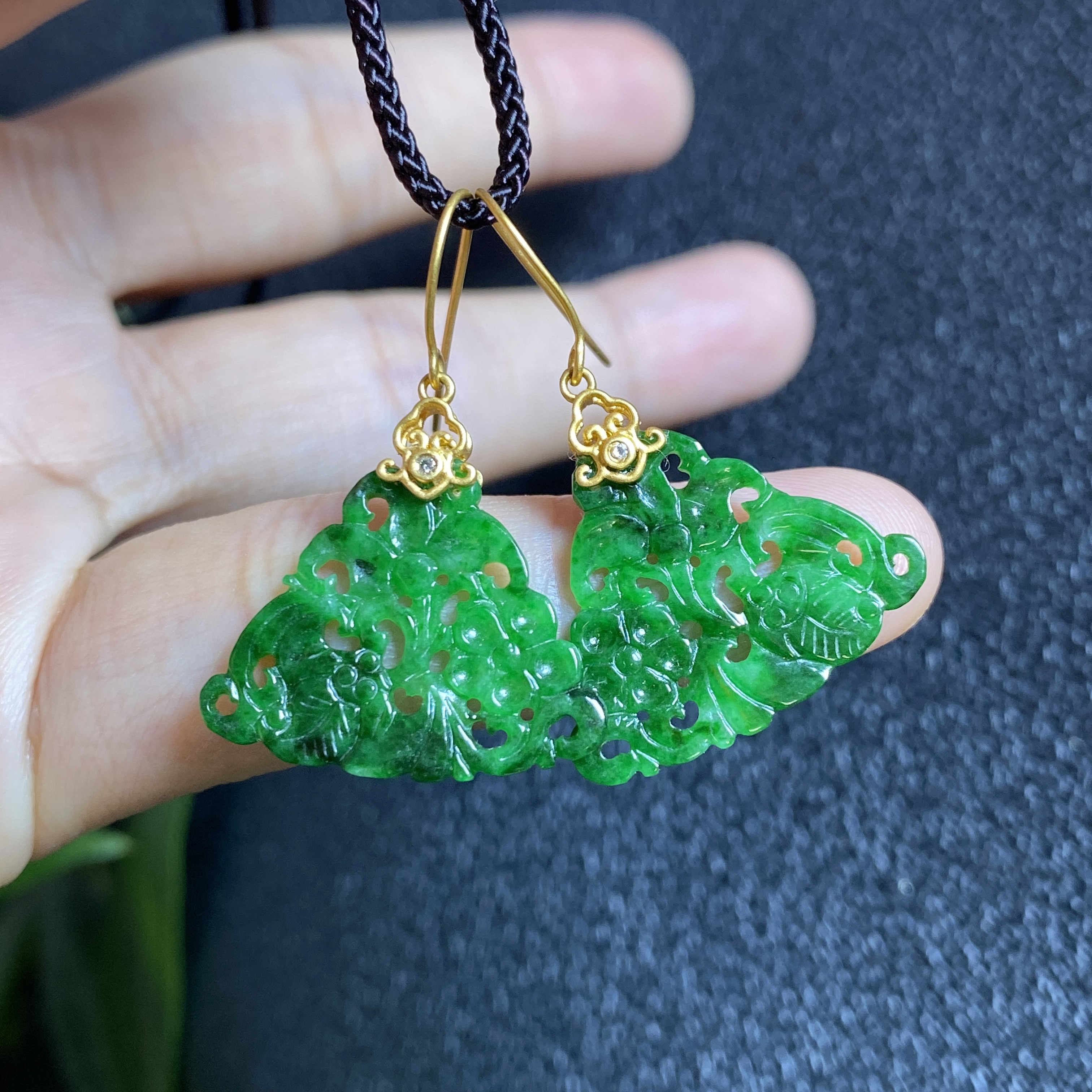 掌中翠天然翡翠A货辣绿色镂空扇形耳环18K金女款耳饰 0145