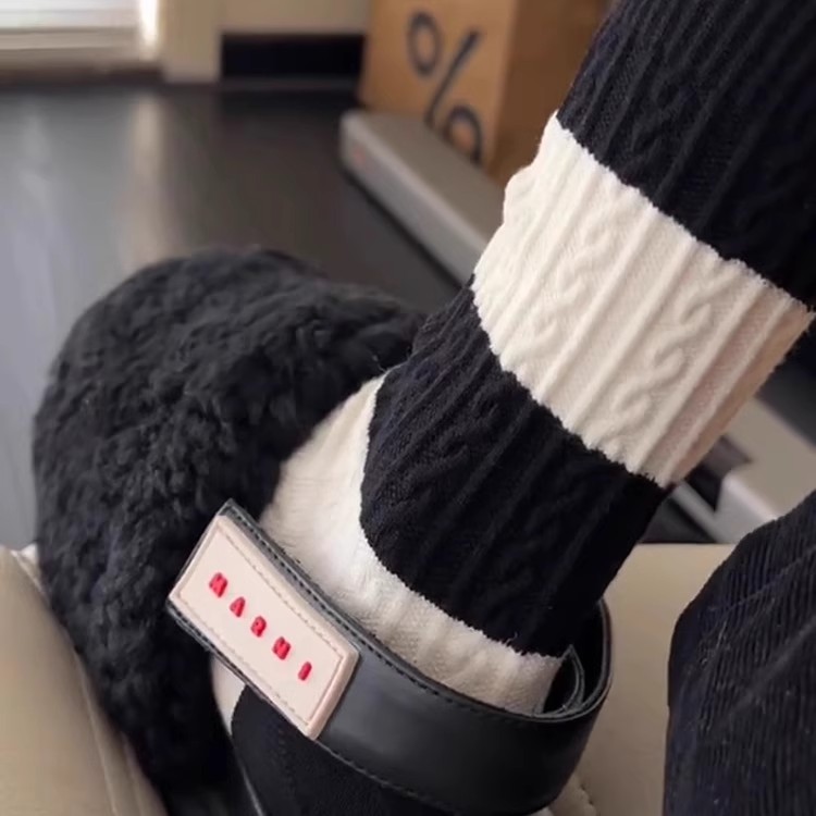 黑白拼色羊绒袜子女秋冬款加厚保暖中筒袜2024新款高腰长袜ins潮