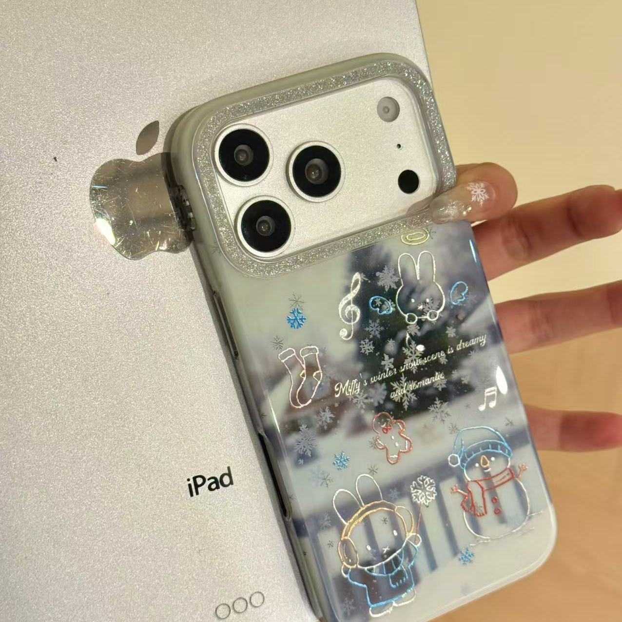 朦胧圣诞树彩色线条米菲兔雪人适用于iphone17promax苹果16手机壳小众简约设计感防摔保护壳