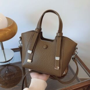 大容量包包女士2024新款秋冬荔枝纹单肩斜挎包流行休闲手提水桶包