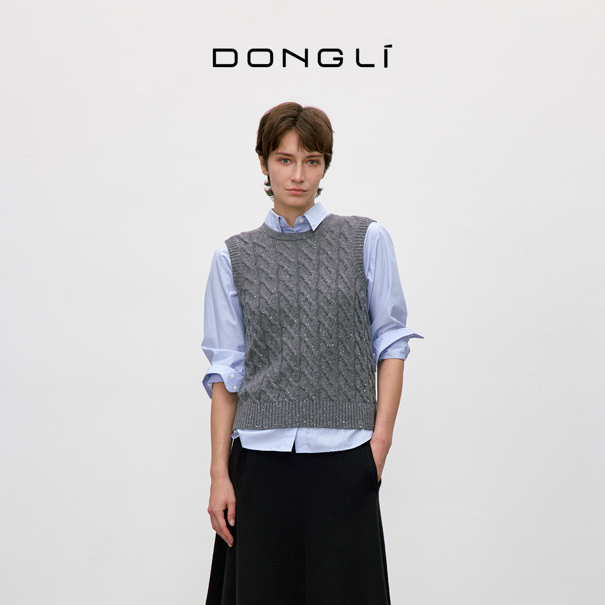 东黎羊绒混纺无袖绞花珠片马甲