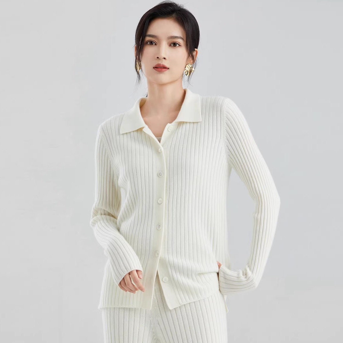 东黎小山羊绒翻领抽条衬衣