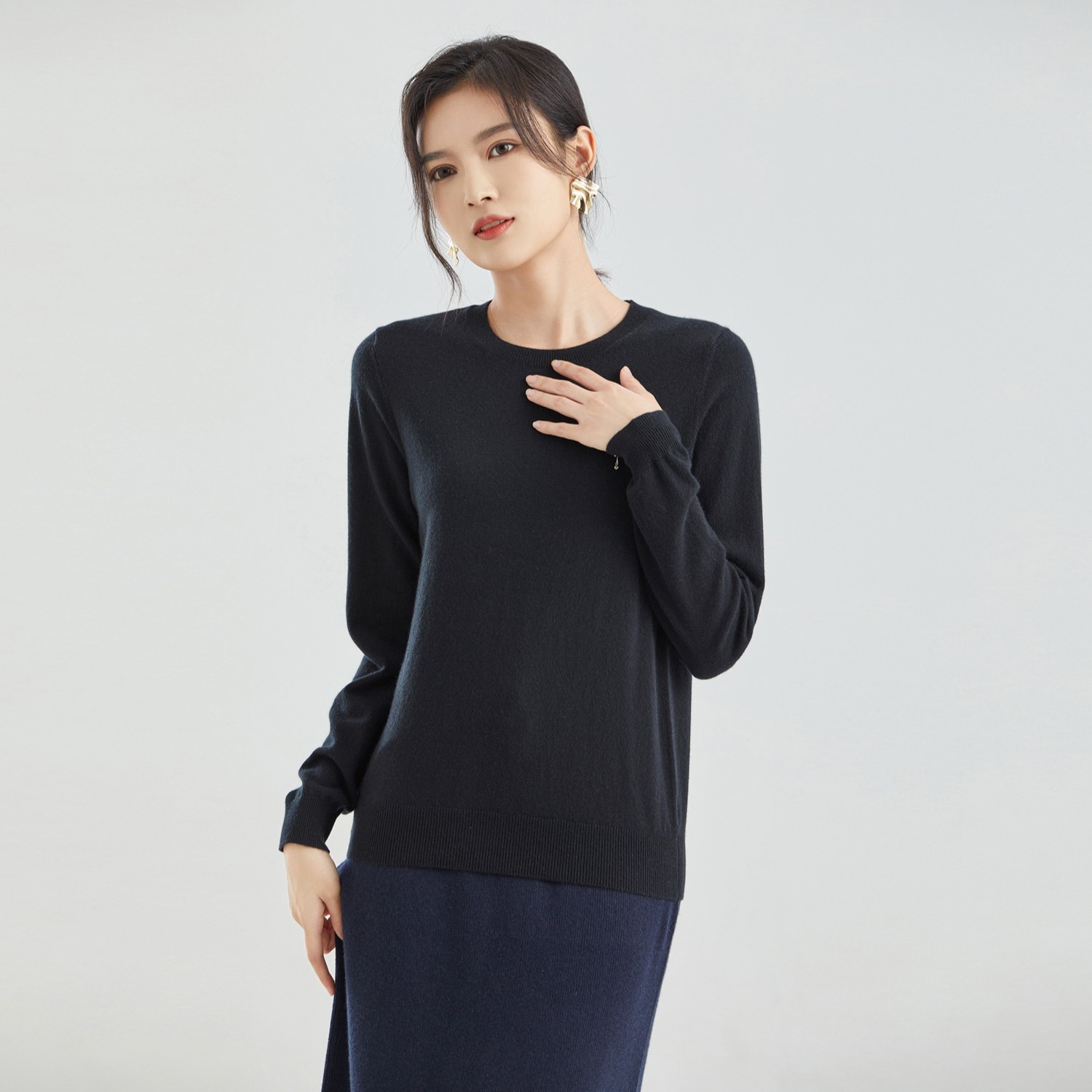 东黎小山羊绒圆领打底衫