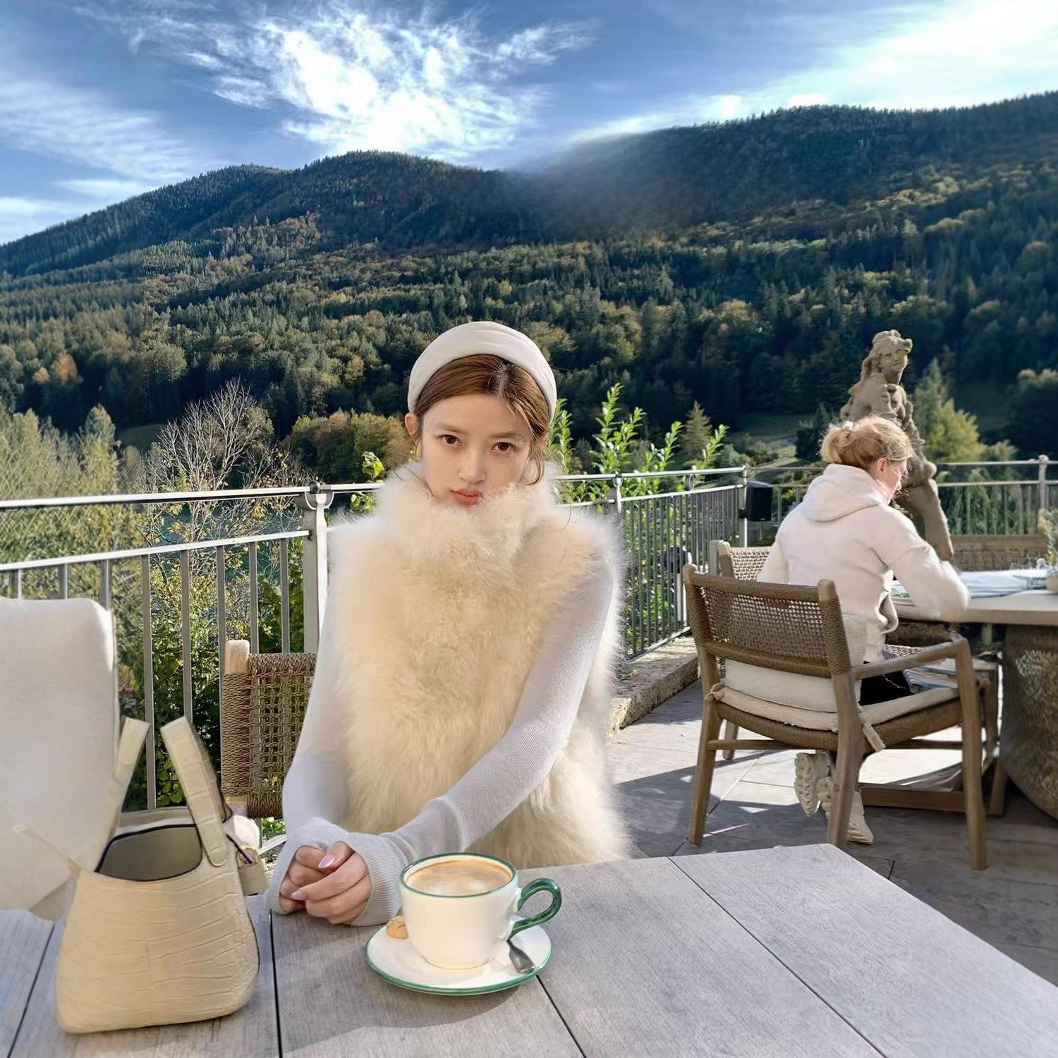 2025新款冬日御寒神器保暖短款加厚仿狐狸毛环保毛皮草马甲外套