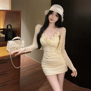 套装 辣妹甜美纯欲风花朵V领吊带修身 开衫 防晒百搭长袖 包臀连衣裙