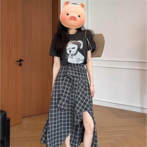 大码胖MM遮肚藏肉套装夏季女装短袖上衣不规则格子半身裙子两件套