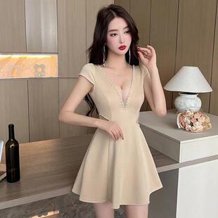 格格家 网红夜总会性感V领低胸连衣裙收腰遮肚子露钉珠大摆短裙潮