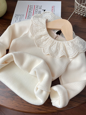 镂空蕾丝领一体绒打底衫