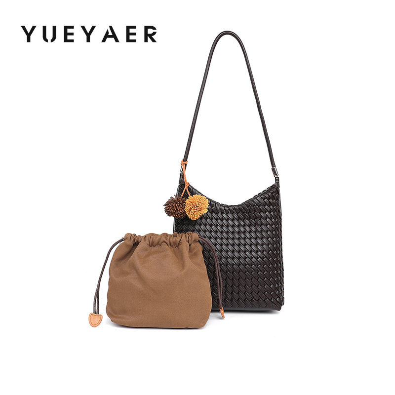 月芽儿小众手工编织斜挎包女新款高级感软皮简约休闲单肩包潮