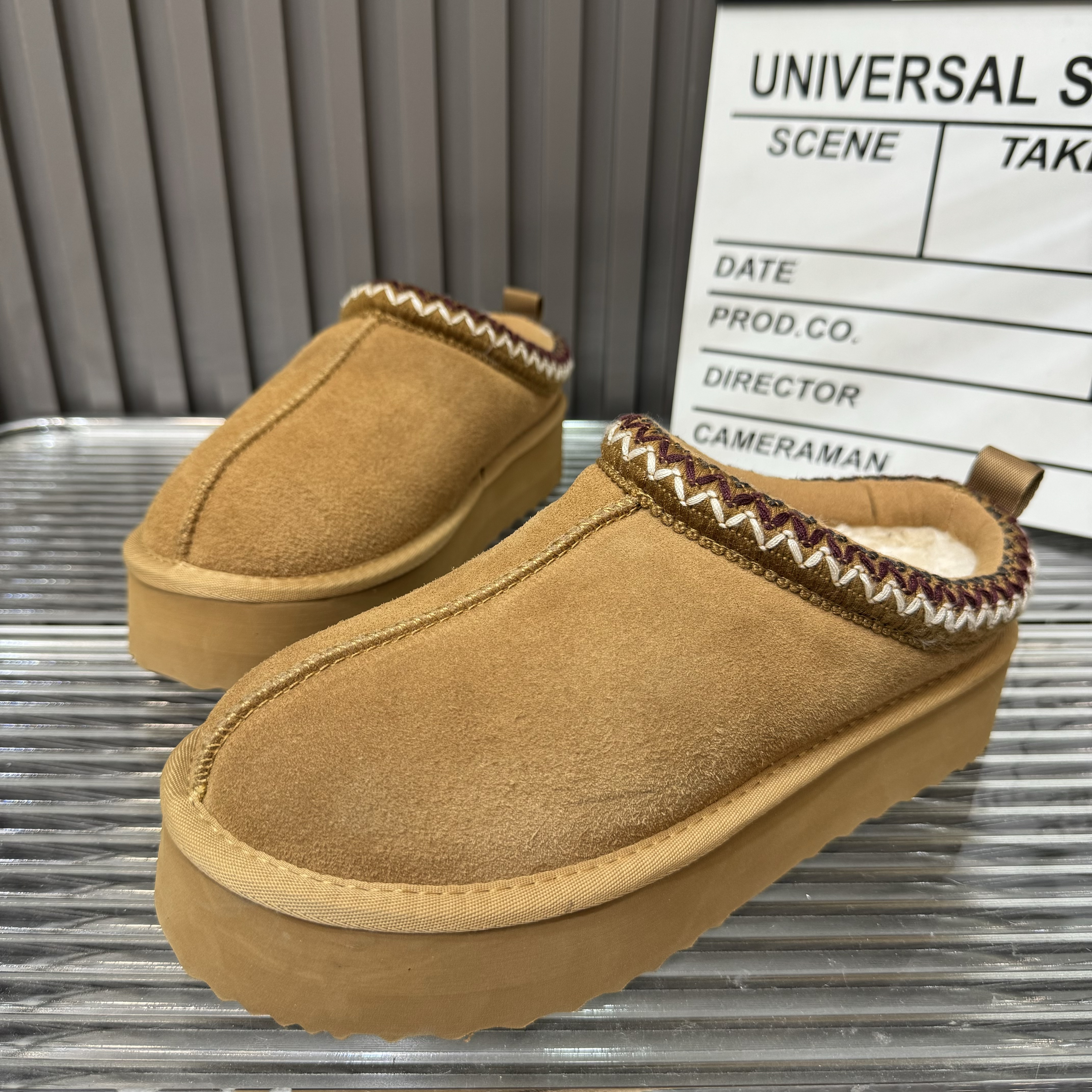 2025新款厚底女百搭休闲鞋时尚运动潮鞋舒适女鞋子雪地靴洋气拖鞋