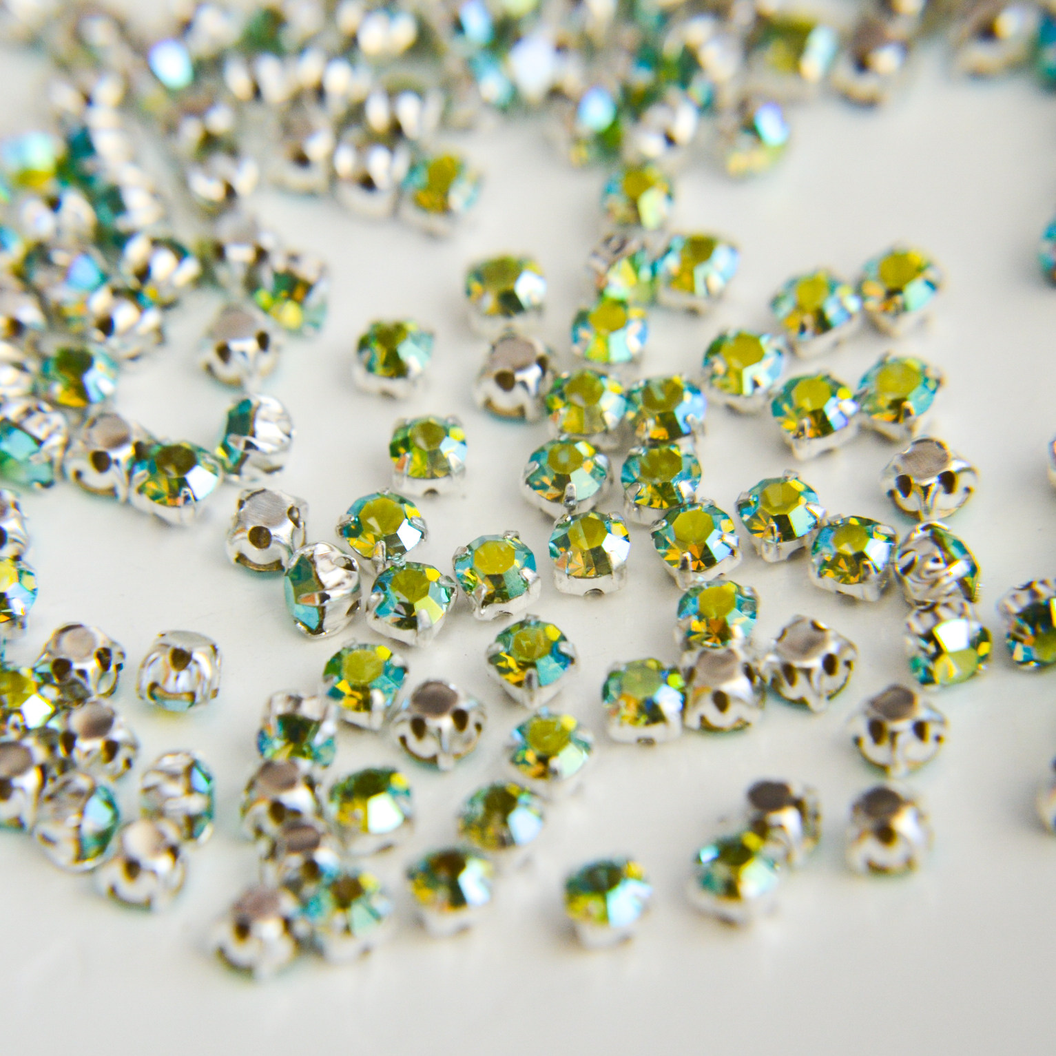 灿若彩霞进口奥钻3mm4mm爪钻果绿粉紫串珠钉珠手工diy材料20颗/份,饰品/流行首饰/时尚饰品新,其他DIY饰品配件,淘宝优惠券,粉丝福利购,淘宝优惠卷