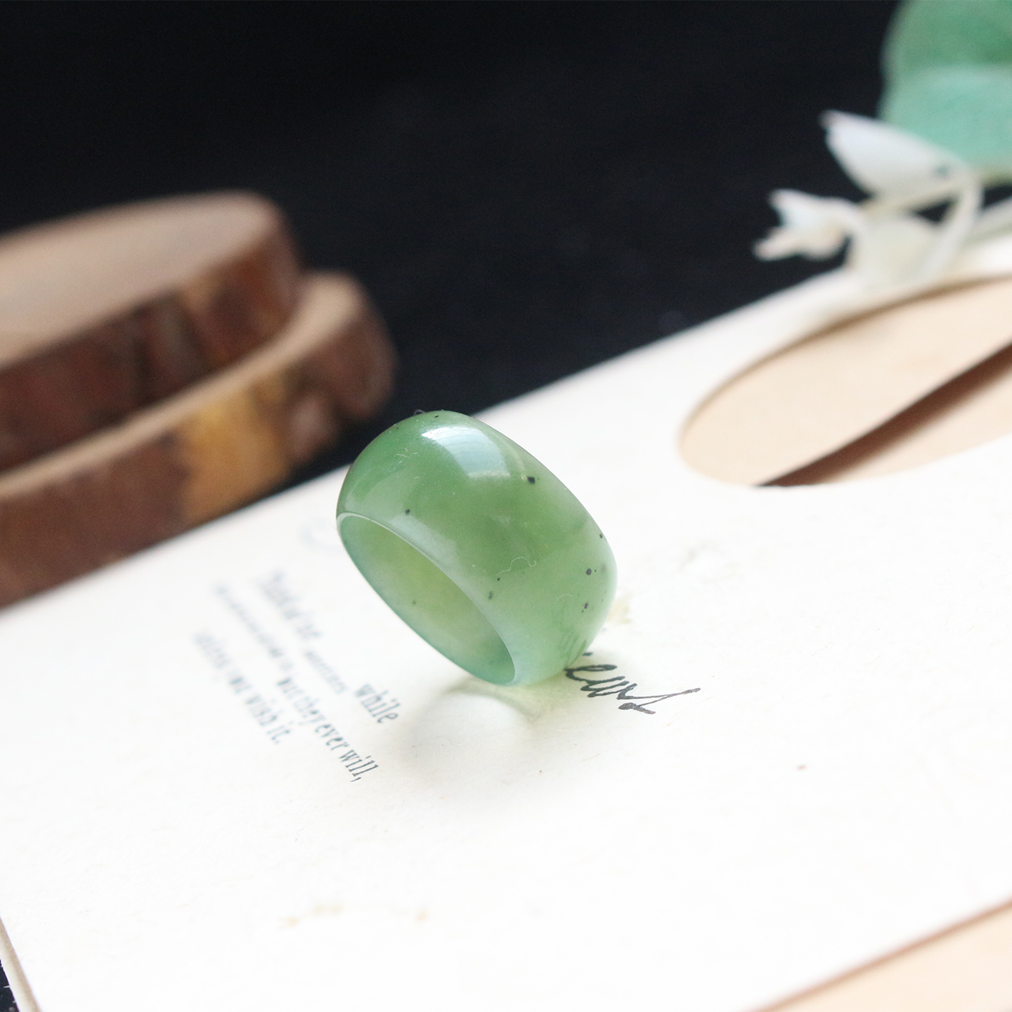 女士简约时尚和田玉碧玉弧形戒指