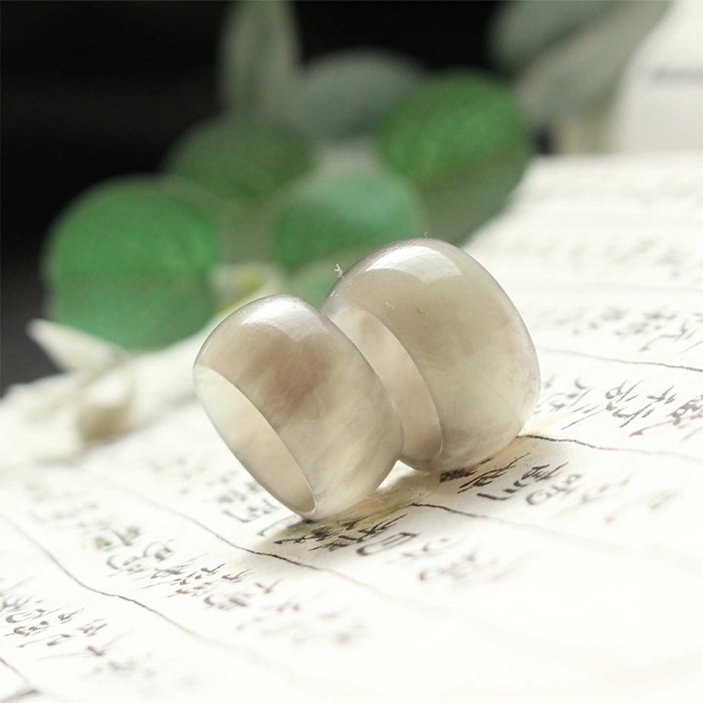 简约时尚和田玉烟紫轮胎戒指