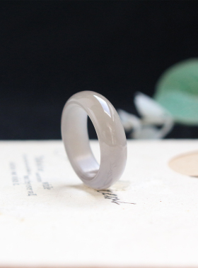 女士简约时尚和田玉烟紫戒指