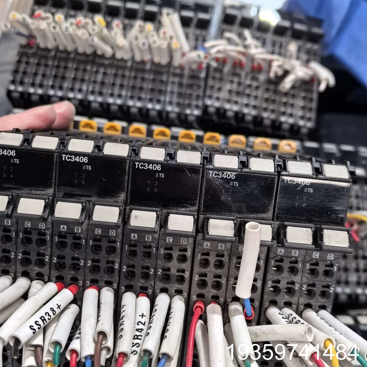 （）出品可编程逻辑控制器温度模块。议价