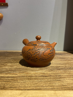 日本常滑烧已故都築春 侧把茶壶 玉春窑45年老朱泥雕刻龍穿云日式