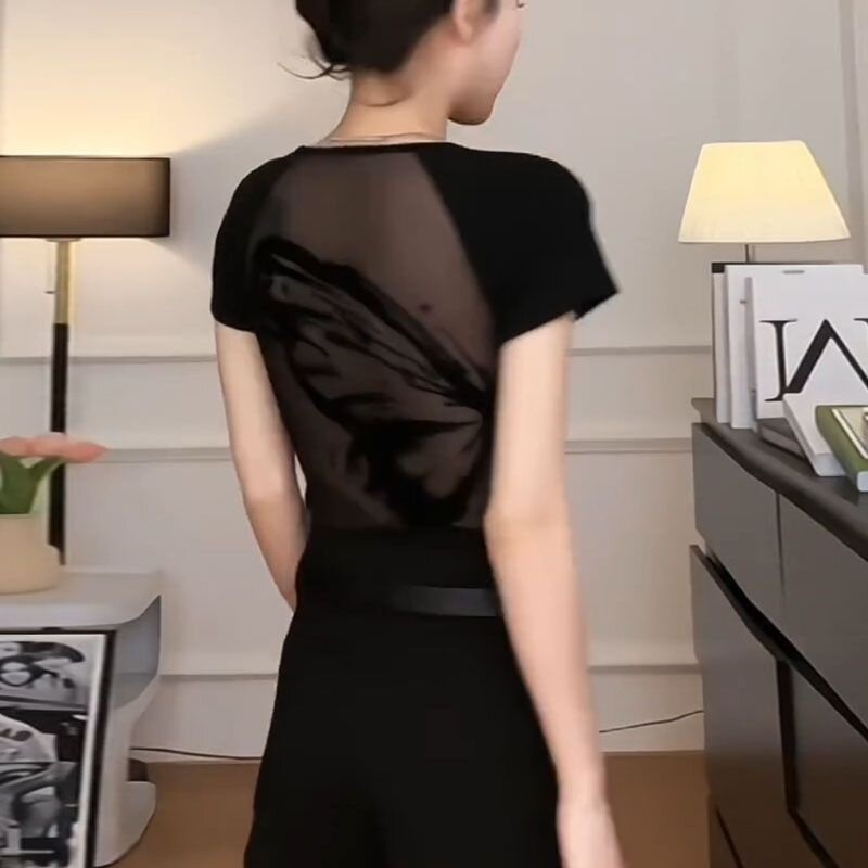 2026 新款蝴蝶印花短袖女修身显瘦辣妹风小众设计感爆款通勤上衣