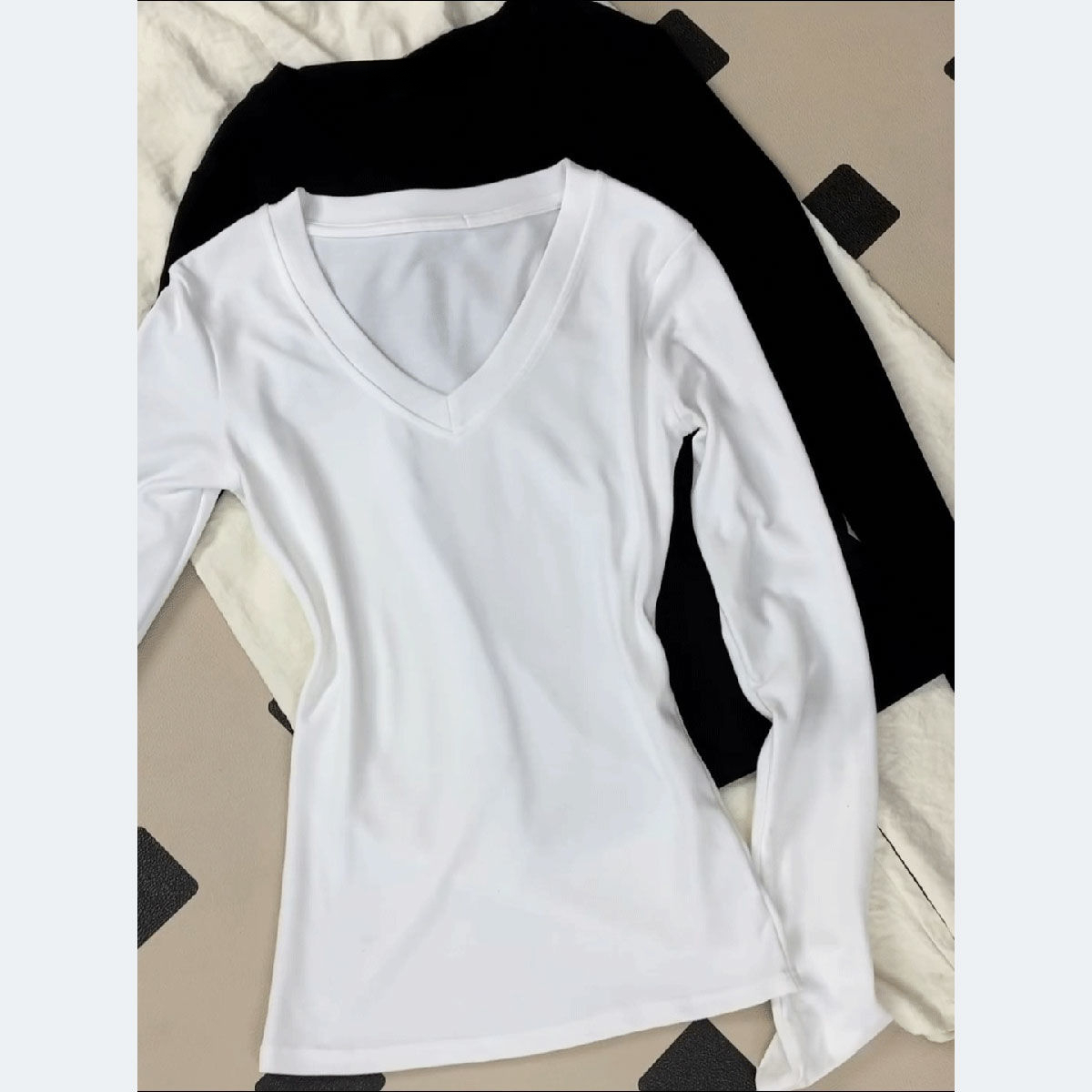 修身常规款网红V领德绒长袖t恤打底衫女内搭白色甜美气质秋冬上衣