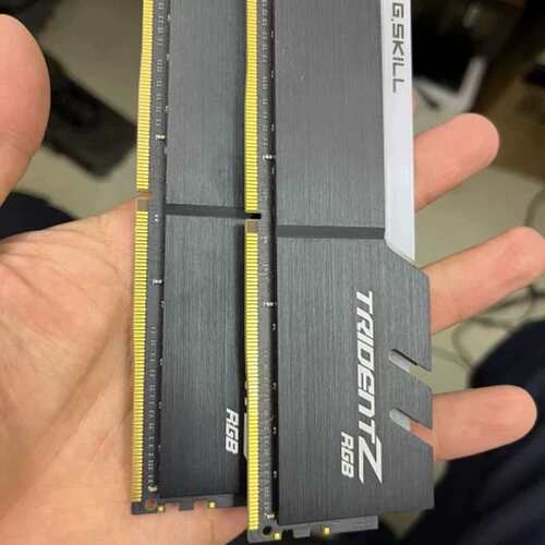 议价芝奇16G+3200*2+32G套内存+D4马甲+RGB灯条