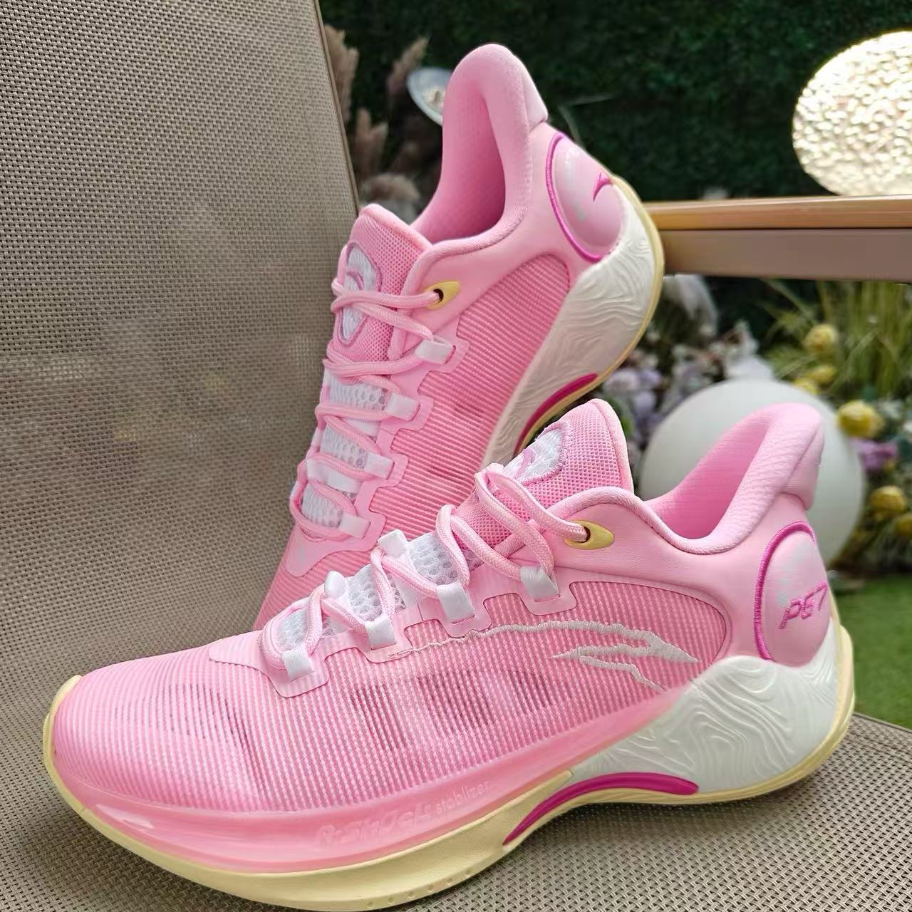 安踏篮球稳定支撑耐磨运动篮球鞋