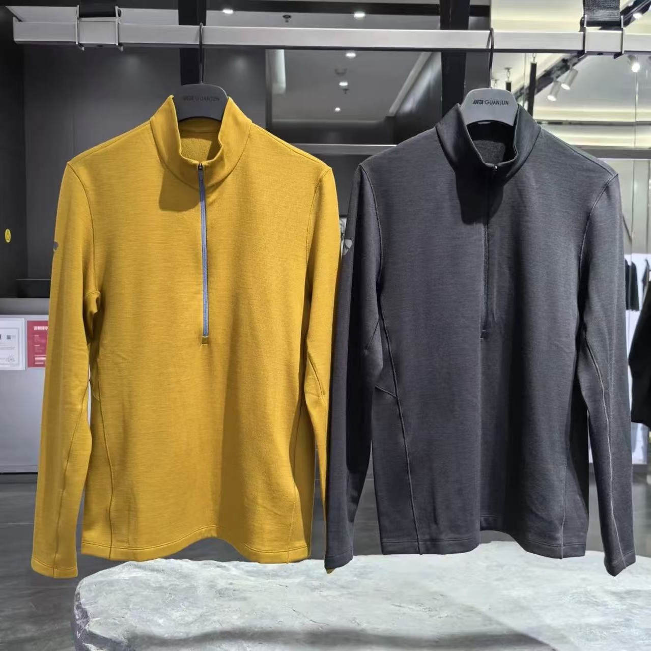 安踏半拉链羊毛运动通勤T恤衫