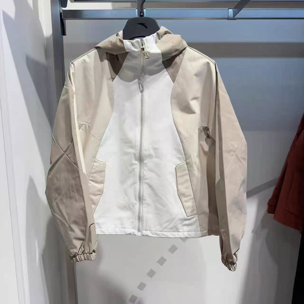 安踏梭织外套百搭防风休闲夹克