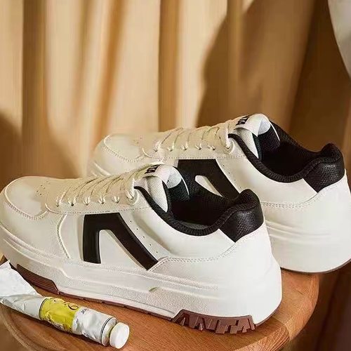 安踏撞色小白鞋百搭运动鞋男鞋