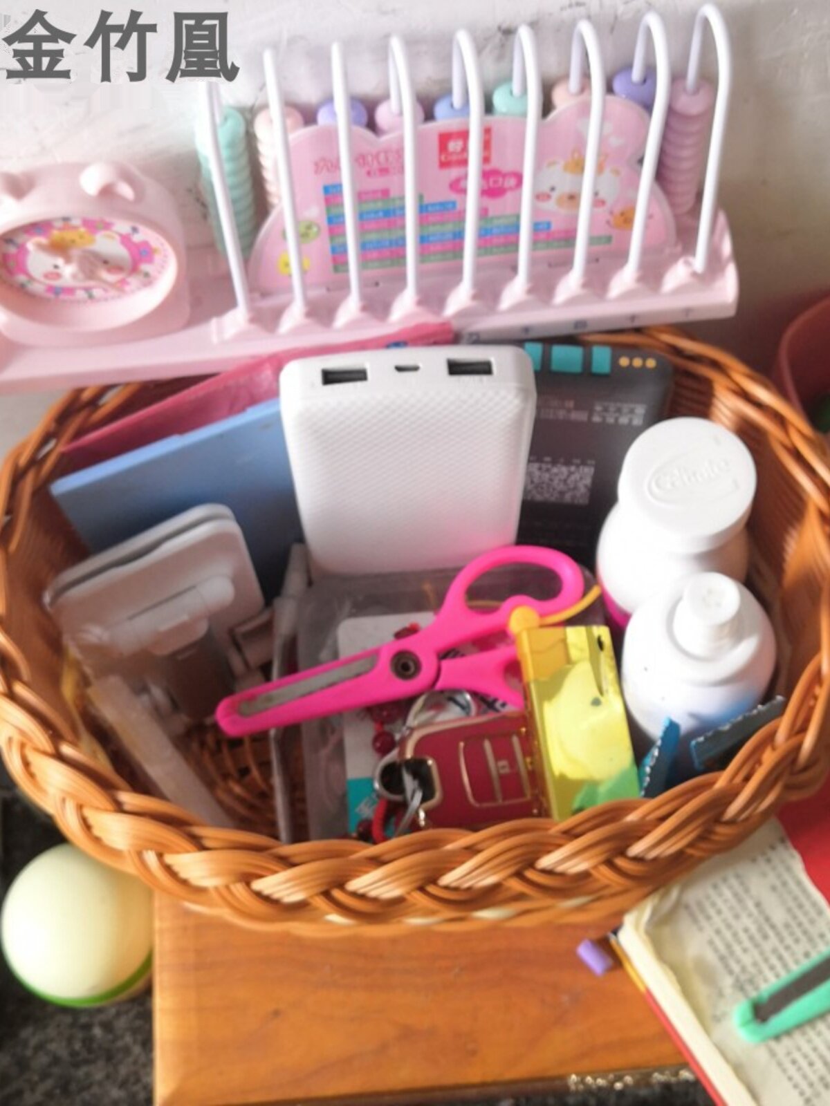 중국 발렌타인 데이 꽃꽂이 휴대용 꽃 바구니 TUO 원형 보관 바구니 기념품 모조 등나무 직조 홈 테이블 바구니 인터 컬러 바구니