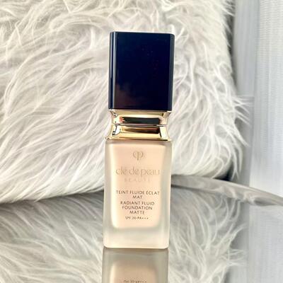 CPB肌肤之钥粉底液滋润哑光