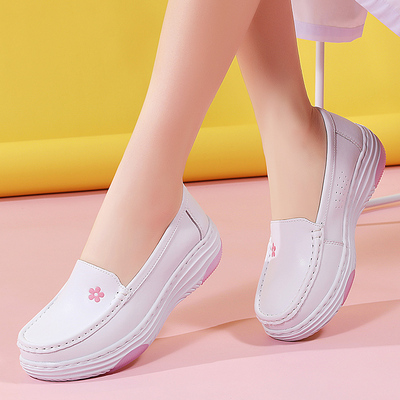 软底轻便护士鞋一脚蹬2026春新款厚底白色医护鞋厚底鞋单鞋
