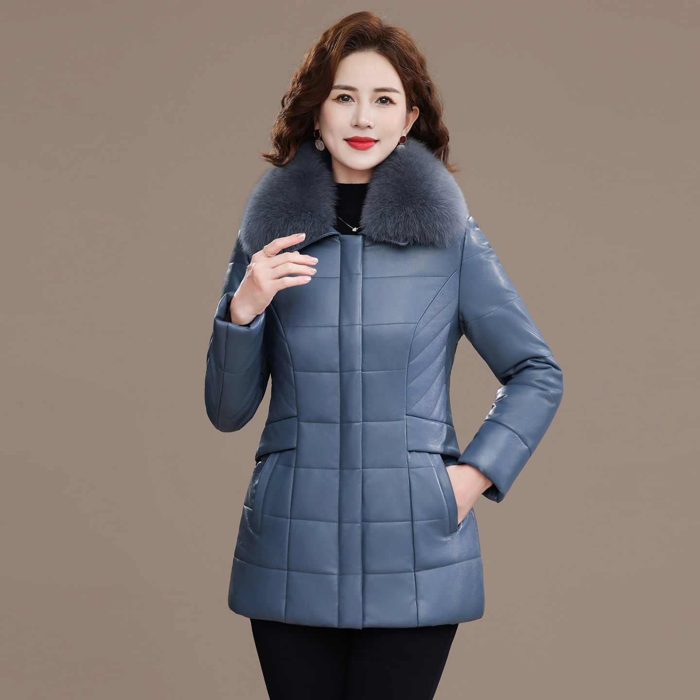 真皮羽绒服女短款妈妈装皮衣外套
