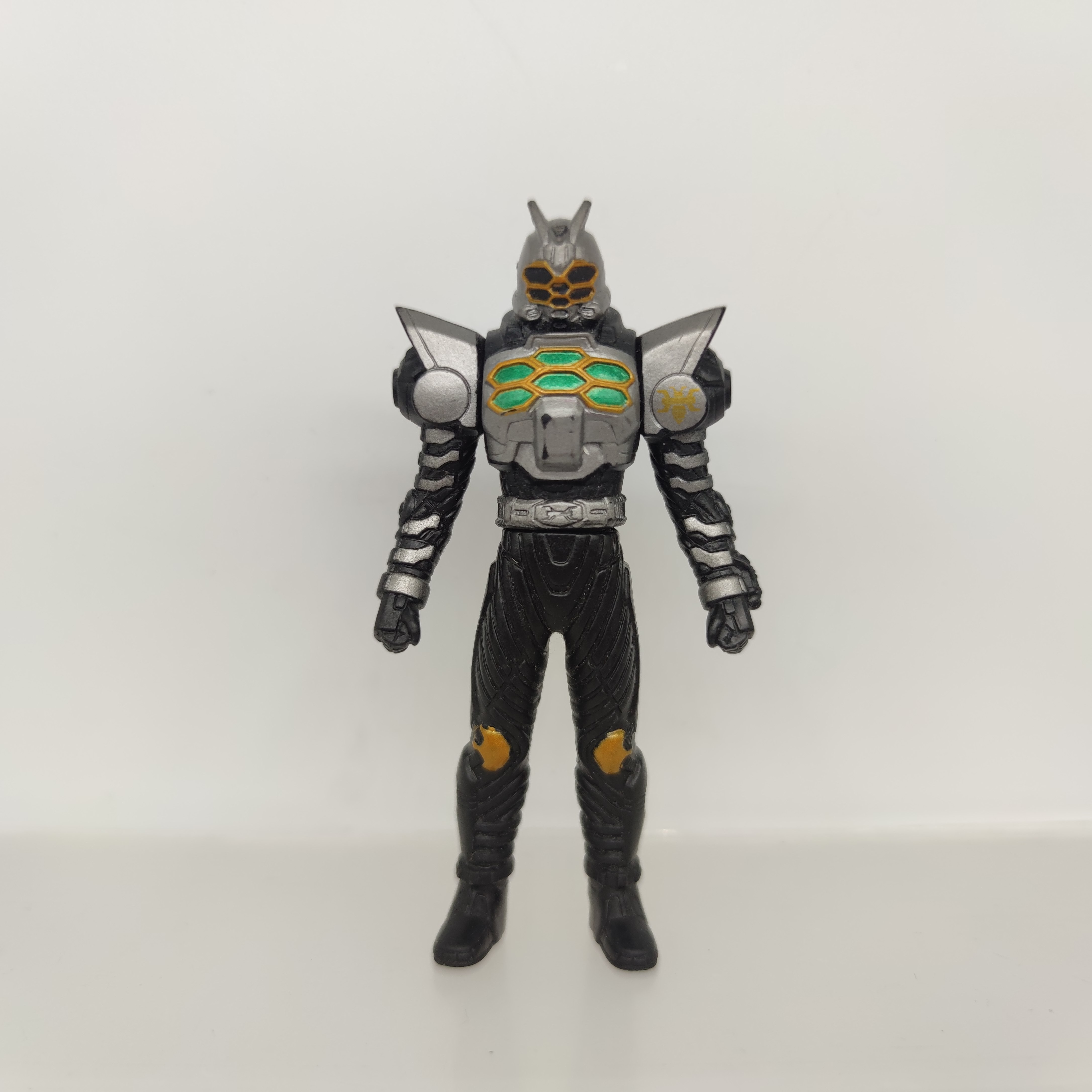 万代可动软胶桌面摆件假面骑士thebee 蜂皇盒蛋促销现货9cm