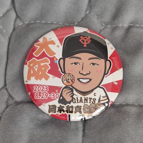 NPB 读卖巨人队金属吧唧徽章冈本和真大阪烧章鱼小丸子促销现货
