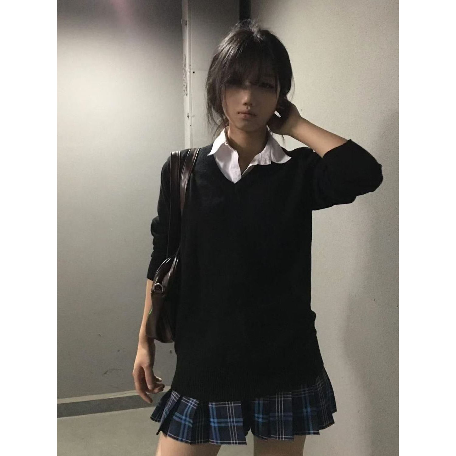 黑色毛衣学院风外穿秋冬穿搭叠穿