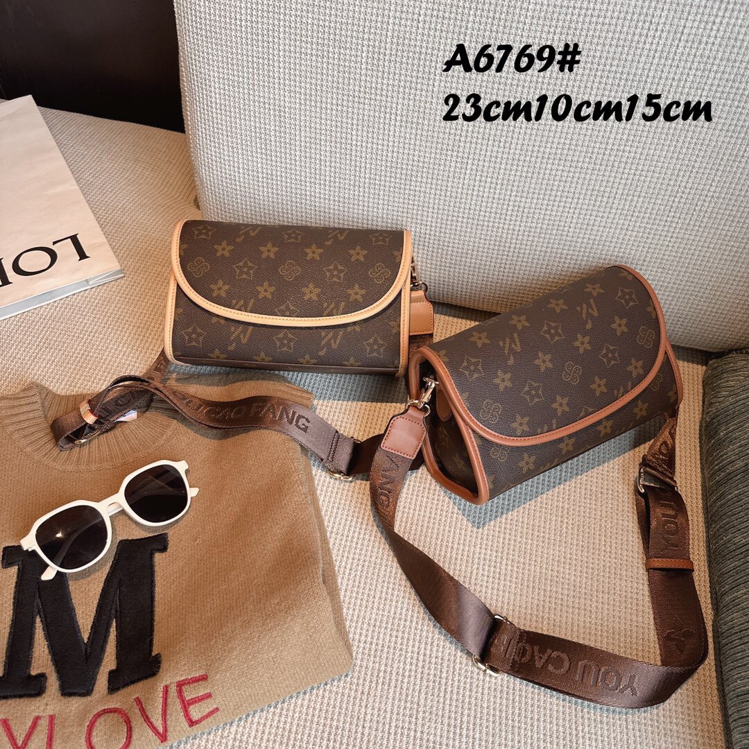 超火印花高端轻奢休闲方包优草坊潮流时尚韩系腋下宽带斜挎包女包