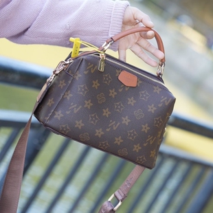 优草坊包包轻奢女包2025春夏新款百搭通勤斜挎包时尚高级枕头包