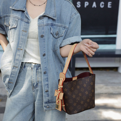 2025新款女包优草坊水桶包高级感时尚腋下包百搭韩系手拎包包