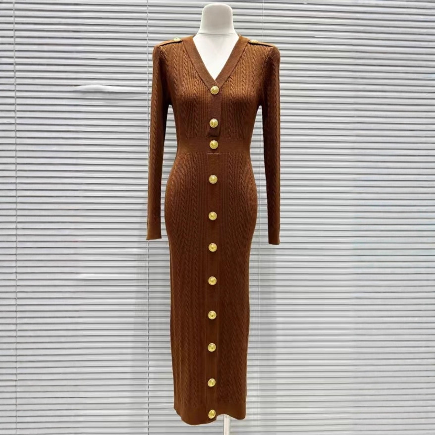 气质V领金扣修腰花菱格纹针织裙