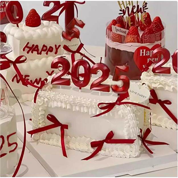 2025跨年蛋糕装饰钻石红色数字蜡烛摆件透明红酒杯高脚杯红色丝带