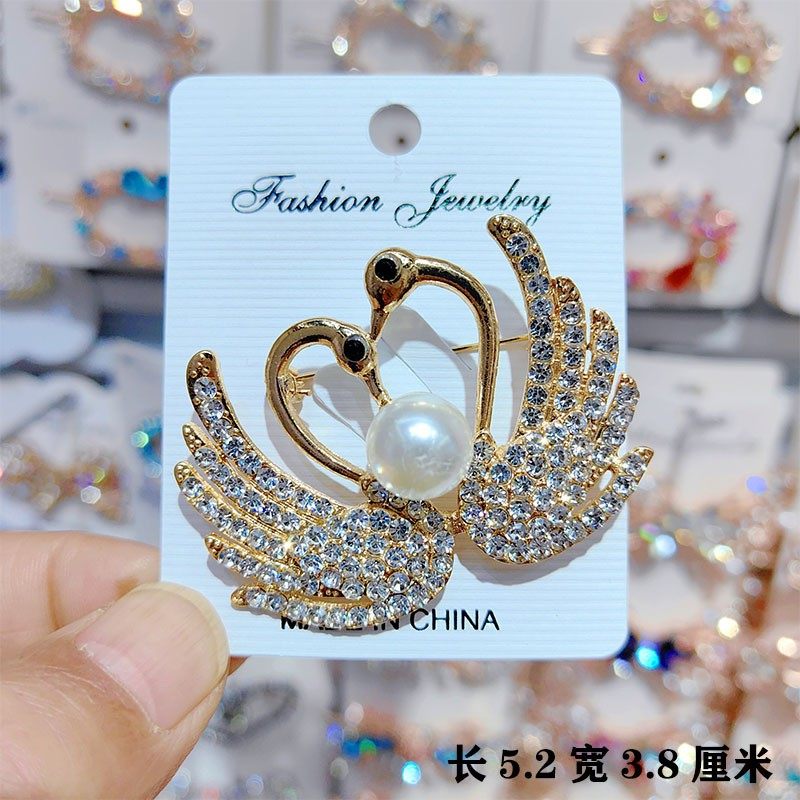 镶钻复古胸针气质百搭蝴蝶结合金胸花女式防走光衣饰别针饰品包邮
