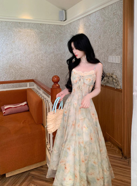 Blovelan涟心蕊 氛围感清新碎花收腰烫金大裙摆蝴蝶结吊带连衣裙