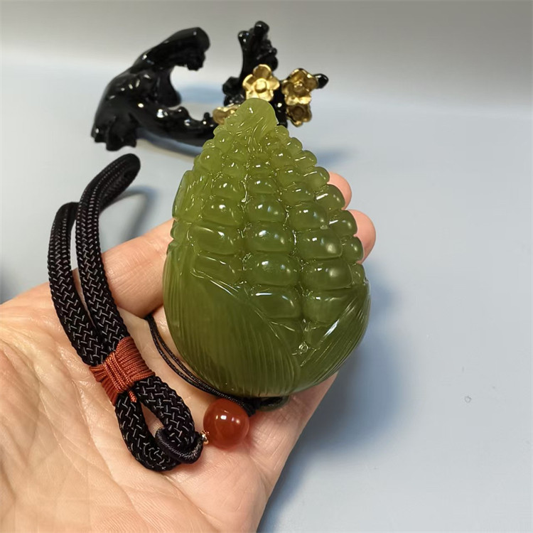 天然玉石岫玉岫岩玉手把件手玩件精雕裸石原石手把石 把玩件 玉米