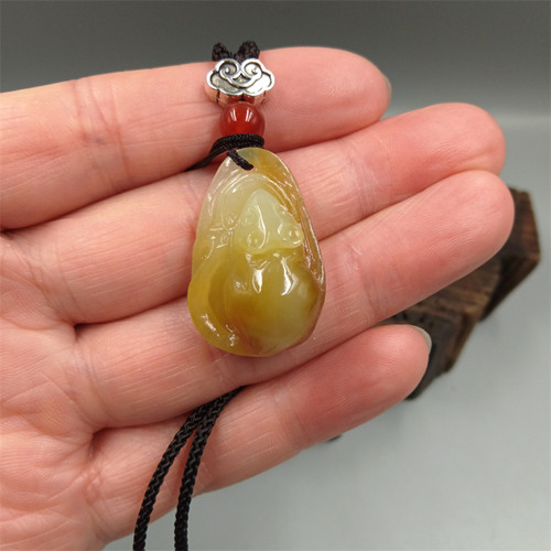 天然玉石黄白老玉岫玉吊坠鼠