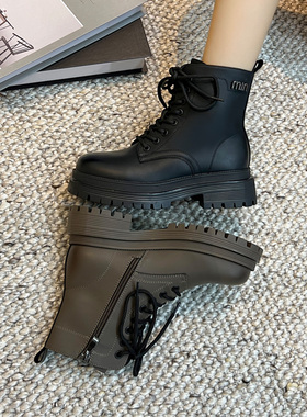 大码女鞋41-43宽胖脚肥2024秋冬时尚潮款低跟马丁靴粗跟短靴28818