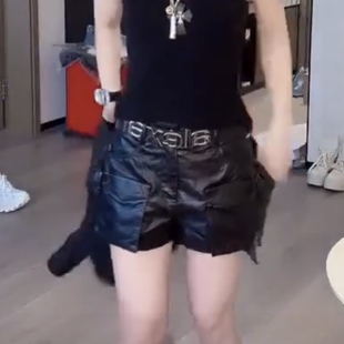 潮牌辣妹工装牛仔短裤女2026真皮新款时髦立体口袋显瘦阔腿皮衣